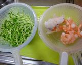 豆苗と海老のスープ作り方1写真