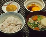 豚バラ光る！根菜と小松菜の味噌汁作り方4写真