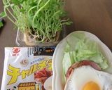 豆苗とハムエッグトッピングランチらーめん作り方1写真