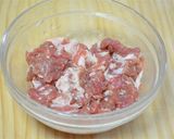お弁当に♪揚げない豚こま団子の唐揚げ☆作り方1写真