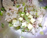 チーズ×コンビーフ×葱×梅のおにぎり作り方3写真