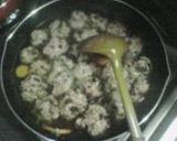 家族が大絶賛☆すき焼き風ピリ辛肉団子作り方3写真