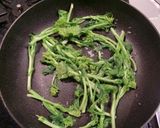 塩麹炒め菜の花の豚肉巻き作り方1写真
