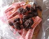 料理のための清酒と干しブドウでスペアリブ作り方2写真