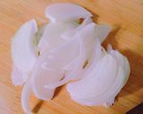 *豆苗と玉葱とソーセージのレンチン蒸し*作り方2写真
