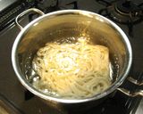 釜玉うどんと小麦粉で作った麺で釜玉うどん作り方1写真