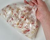 すし飯を袋で🦥サーモンのちらし寿司ケーキ作り方8写真
