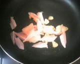 簡単おつまみ　蓮根と鶏軟骨ガーリック炒め作り方3写真