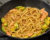半熟卵のせ*アボカドの甘辛焼きうどん*作り方5写真