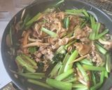 小松菜としめじと豚バラ肉の野菜炒め作り方7写真