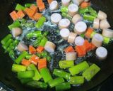 早業！お弁当にカラフルウインナー炒め作り方3写真