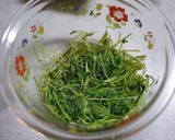 再収穫の豆苗でレンジ胡麻和え作り方2写真
