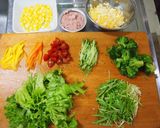 サラダを食べるパスタ作り方1写真
