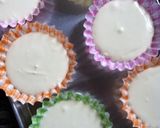 おかずカップで簡単☆苺のミニレアチーズ作り方4写真