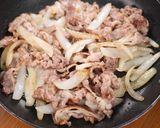 牛肉と玉葱のオイスターバターレモン炒め🍚作り方3写真