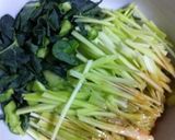 超簡単..丼で..5分. ブロ茎きんぴら作り方2写真