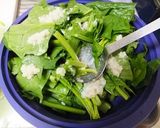 ウインナーとほうれん草の塩麹蒸し作り方3写真
