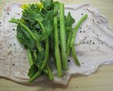 黒胡椒香る☆菜の花の鶏皮巻き☆作り方1写真