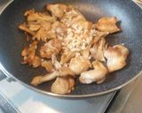 ご飯が進む！鶏ももと舞茸の味噌バター炒め作り方6写真