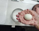 半熟玉子丸ごと入ったハンバーグ作り方5写真