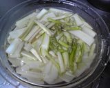 ごま油香る♫お酢でさっぱりウド作り方2写真