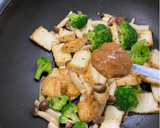 厚揚げとしめじのニンニク味噌炒め作り方3写真