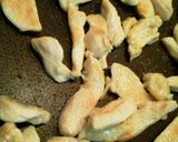 鳥もも肉ともやしの塩コショウ炒め作り方2写真