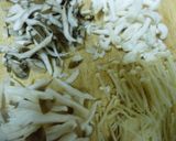 ヘルシー！うまみたっぷりきのこ汁作り方1写真