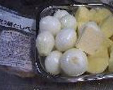 小タマネギとジャガイモの煮物作り方1写真
