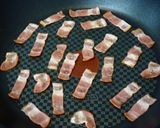 レモンで爽やか！春菊とベーコンの炒め物作り方1写真