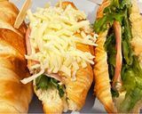 簡単・クロワッサンが飽きたらチーズ乗せて作り方1写真