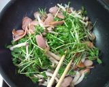 ウインナーと豆苗のオイスターソース炒め作り方3写真
