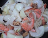 エビの新玉ねぎくるみ炒め作り方4写真