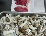 牛肉ときのこのオイスターソース炒め作り方1写真