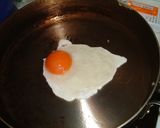 コールスローが入った目玉焼き作り方1写真