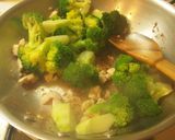 【塩麹】鶏むね肉とブロッコリーの炒め物作り方5写真