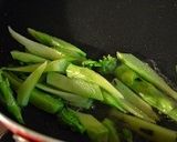 ブロッコリーの茎できんぴら♪作り方1写真