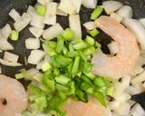 簡単　新玉ねぎでエビ炒飯作り方4写真