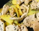鶏肉とジャガイモのバジルバター炒め作り方3写真