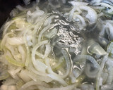 さば水煮缶で玉ねぎあんかけ　生姜　片栗粉作り方2写真