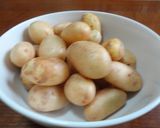 おやつにも♪新じゃがいもの甘辛煮♪作り方1写真
