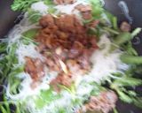 塩麹豚肉と春菊の簡単ビーフン炒め作り方4写真