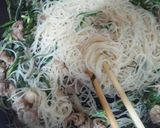 塩麹豚肉と春菊の簡単ビーフン炒め作り方5写真