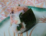 おにぎり【チーズとサケとセロリの葉】作り方4写真