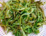 新玉ねぎと茎わかめのヘルシーサラダ♪作り方1写真