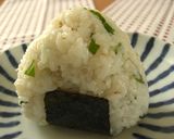 ごま油としらすと大葉とゴマのおにぎり♪作り方2写真