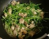 おやじ犬のご飯。鶏肉と豆苗の梅酢炒め作り方6写真