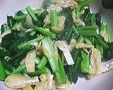 小松菜と油あげの炒めもの作り方3写真