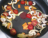 かつおとトマトのうまうま焼きうどん☆作り方3写真