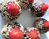 餅なしヘルシー◎ごま菓子いちご大福風作り方4写真